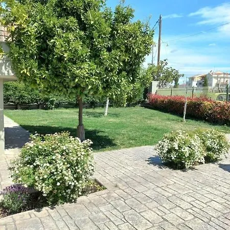 בית נופש Gaia With Garden *