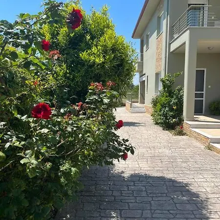 Gaia With Garden בית נופש *