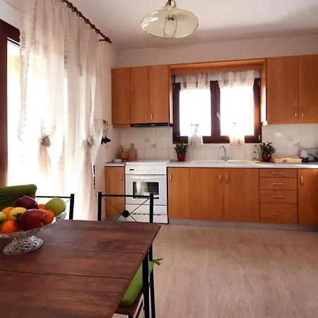 בית נופש Gaia With Garden אפאנומי