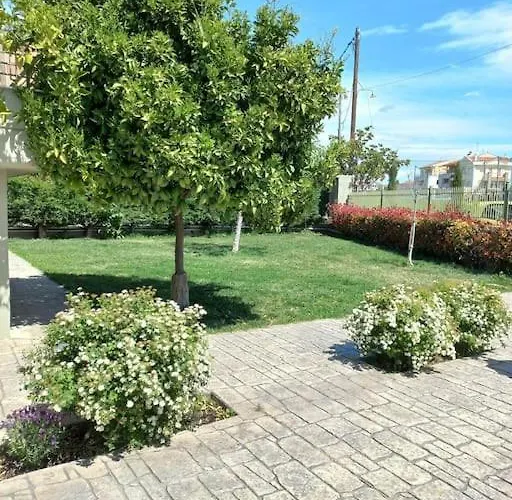 Dom wakacyjny Gaia With Garden *
